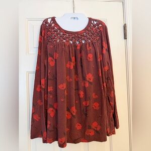 🩷 3/$18 Nordstrom Daniel Rainn Red Floral Long Sleeve Top keyhole back